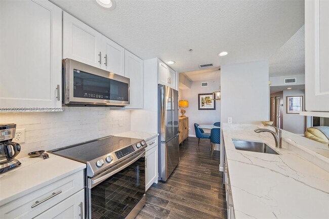 Building Photo - 5800 NE Island Cove Way