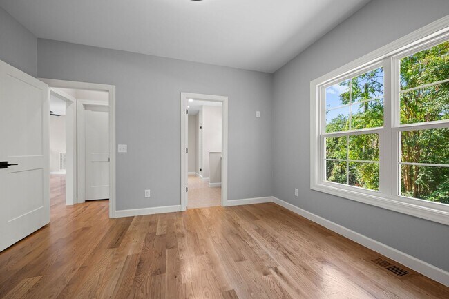 Building Photo - BRAND NEW! Spacious Nashville Home in a Qu...
