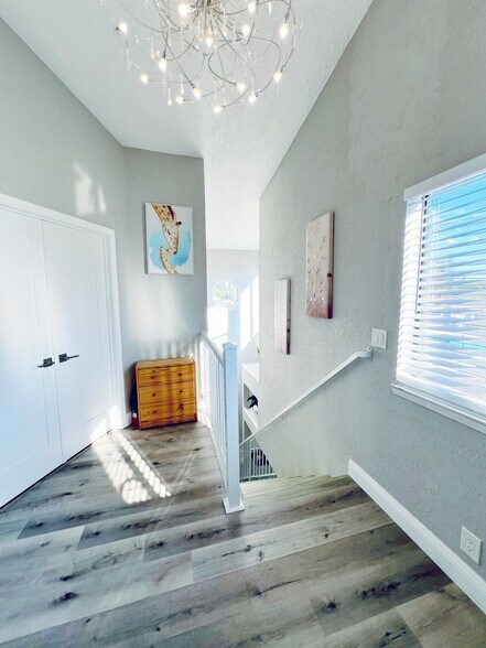 Loft - 1495 Kavanaugh Dr