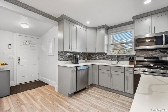 Building Photo - 9 George St