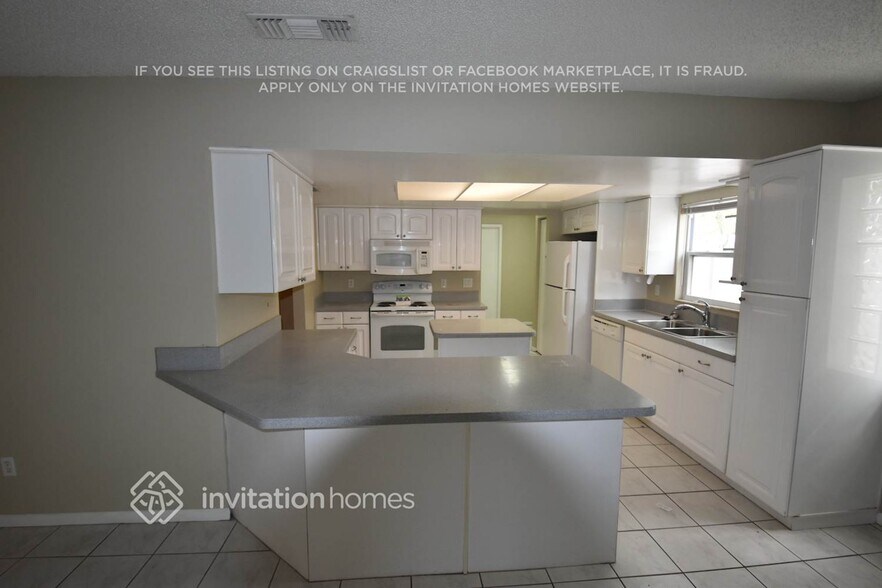 Building Photo - 4639 River Overlook Dr