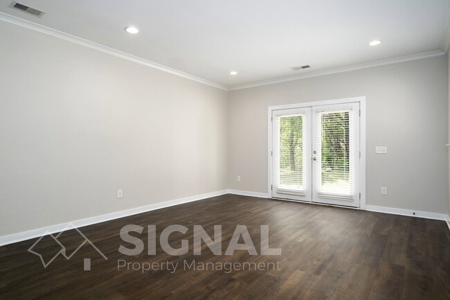 Building Photo - 215 Creek Run Way