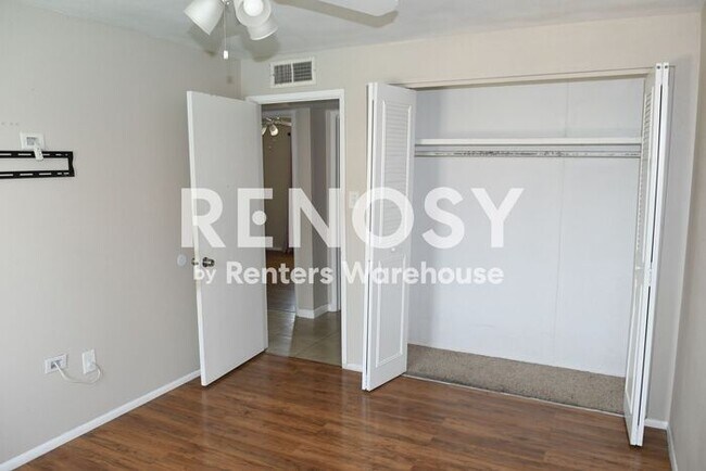 Building Photo - Updated 3 BD/2 BA/2 CG Home w/Pool Near Thunderbird & I-17 in Phoenix!
