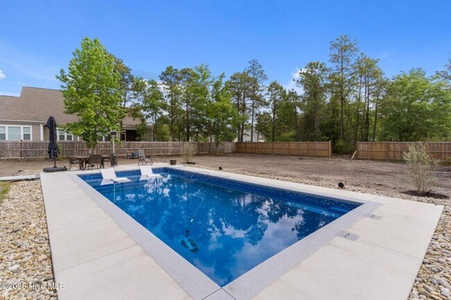Building Photo - Welcome to this stunning 4-bedroom, 3.5-ba...