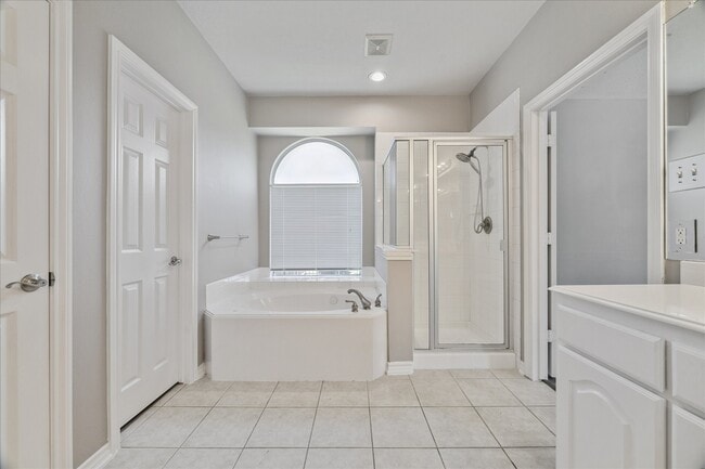 Building Photo - 16523 E Canterra Cir