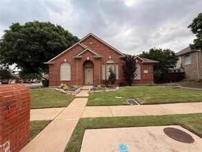 Building Photo - 8640 Woodcreek Dr