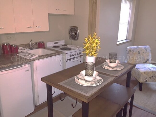 Building Photo - 700 S Summit Ave