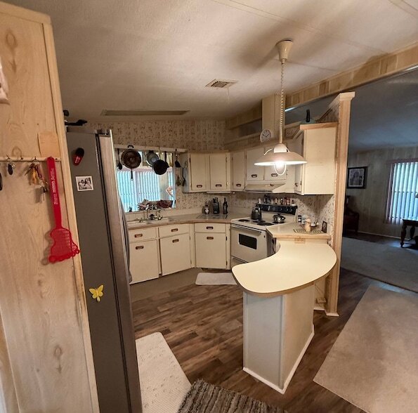 Building Photo - 128 Needle Palm Ln