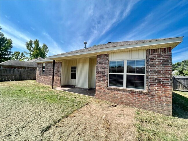Building Photo - Nice Home in South East Fayetteville