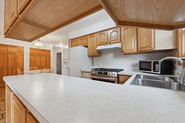 Building Photo - 25568 Kinyon St