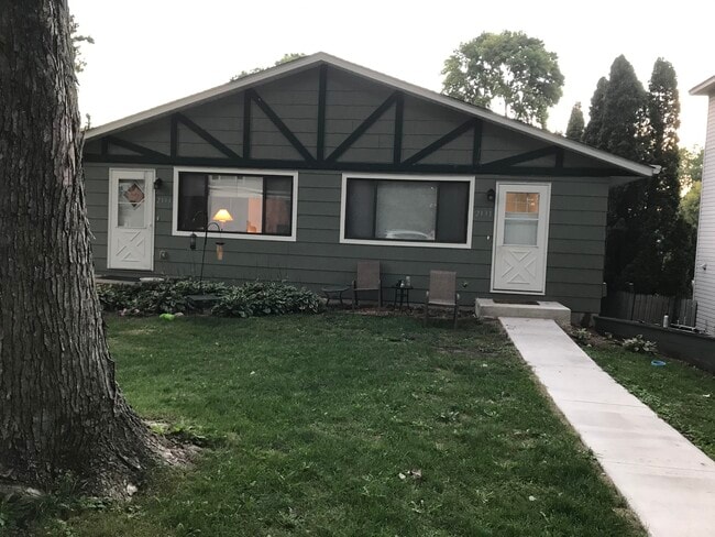 Building Photo - 2131 Cedar Ln