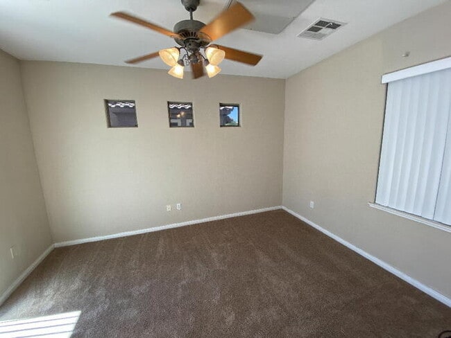 Building Photo - Carry Over Showing: This property has been...