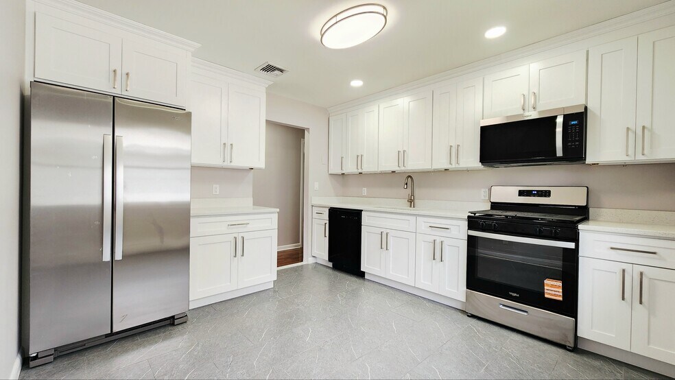 New Large Kitchen w/ SS Appliances! - 223 Miller Ave