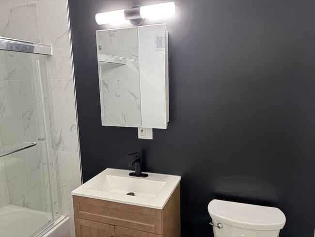 Building Photo - Fully Renovated 2 Bed 1 Bath Townhouse Style Row Home Now Available