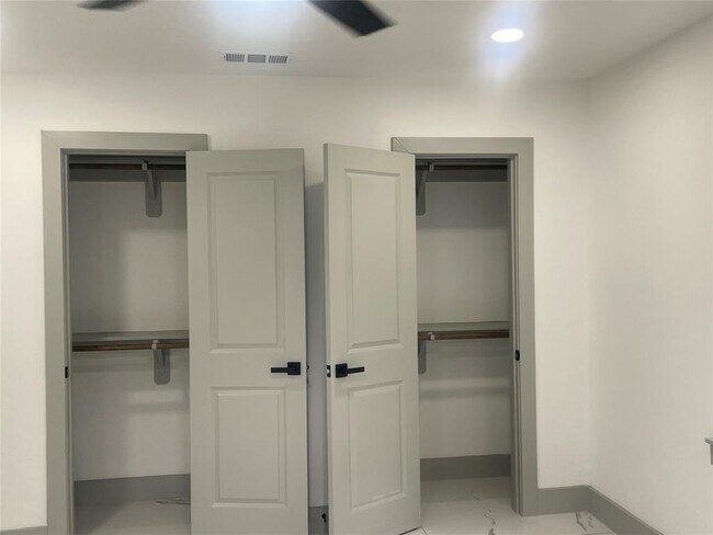 Building Photo - 7005 Kopman Dr