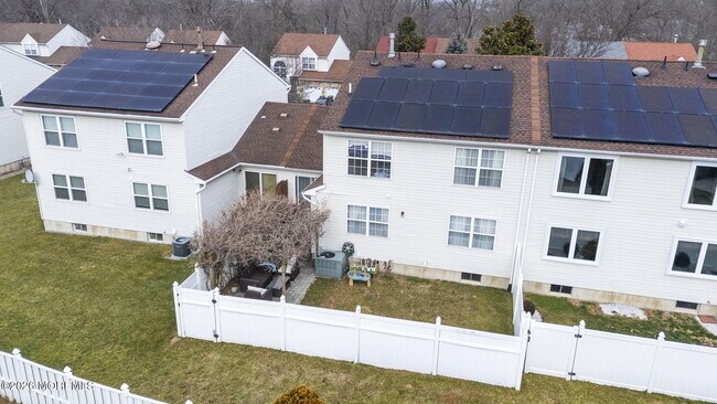 Building Photo - 10 Kinglet Ave