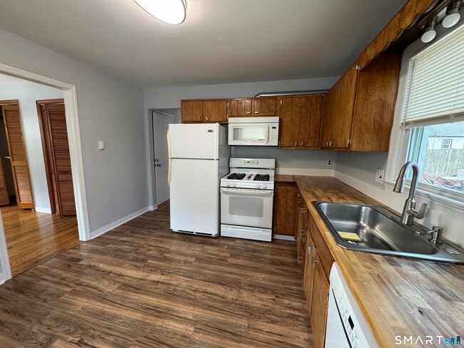 Building Photo - 43 Brooklawn Ave