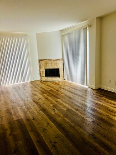 Building Photo - 24149 Del Monte Dr