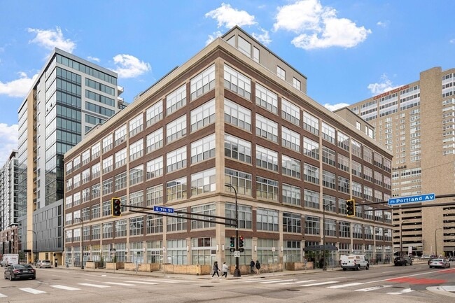 Building Photo - 521 S 7th St