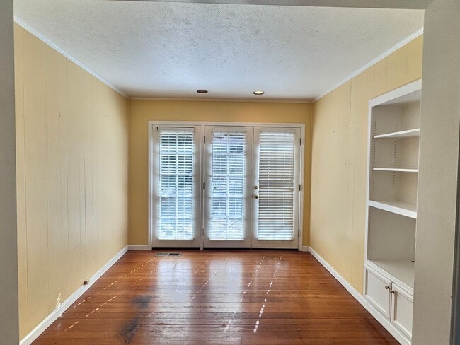 Building Photo - Welcome to this charming 3 bedroom, 2 bathroom house located in  Nevada City