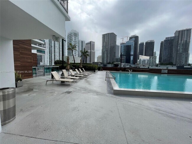 Building Photo - 350 S Miami Ave