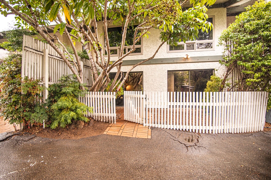 Primary Photo - 4148 Conrad Dr