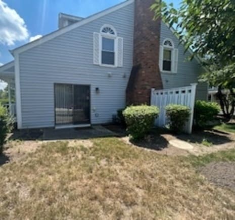 Building Photo - 1300 Queensgreen Cir