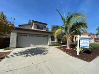 Building Photo - Spacious 4 bed/3 Bath in Oceanside!