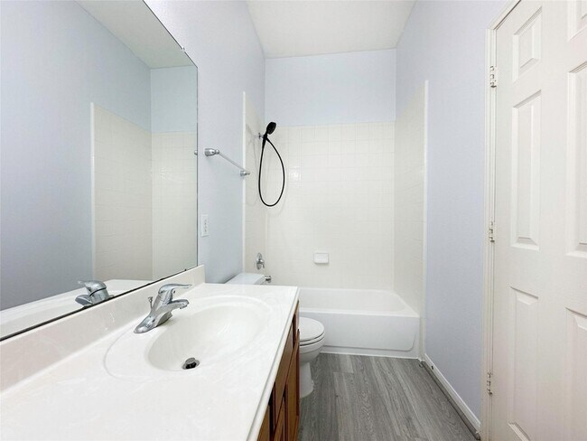 Building Photo - 2910 Lemmingham Dr