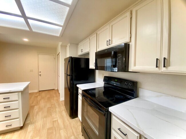 Building Photo - Large, open-concept 2-bedroom home in Mission San Jose!