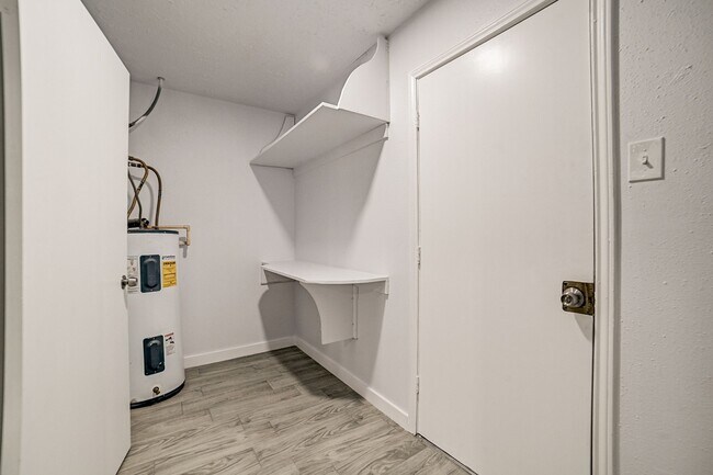 Building Photo - 3918 Cypressdale Dr