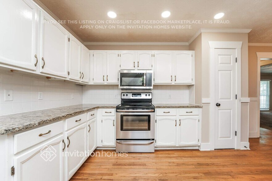 Building Photo - 500 Clear Lake Ln