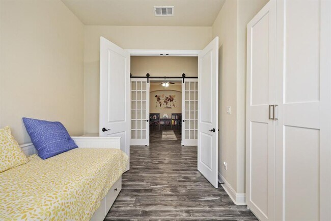 Building Photo - 1712 Camino Alemeda