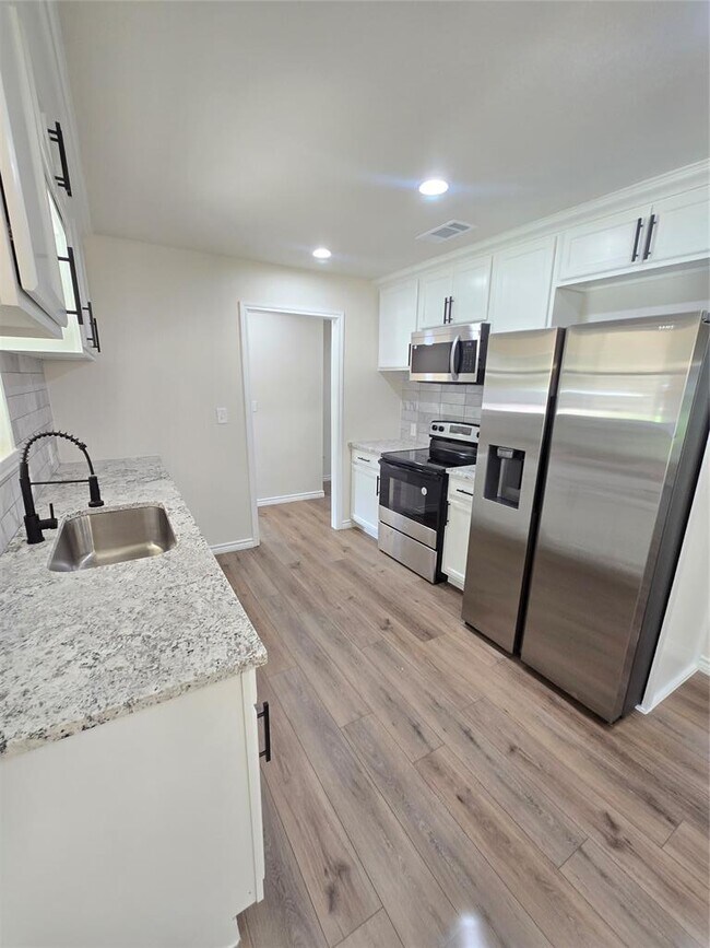 Building Photo - 1025 Terra Alta Dr