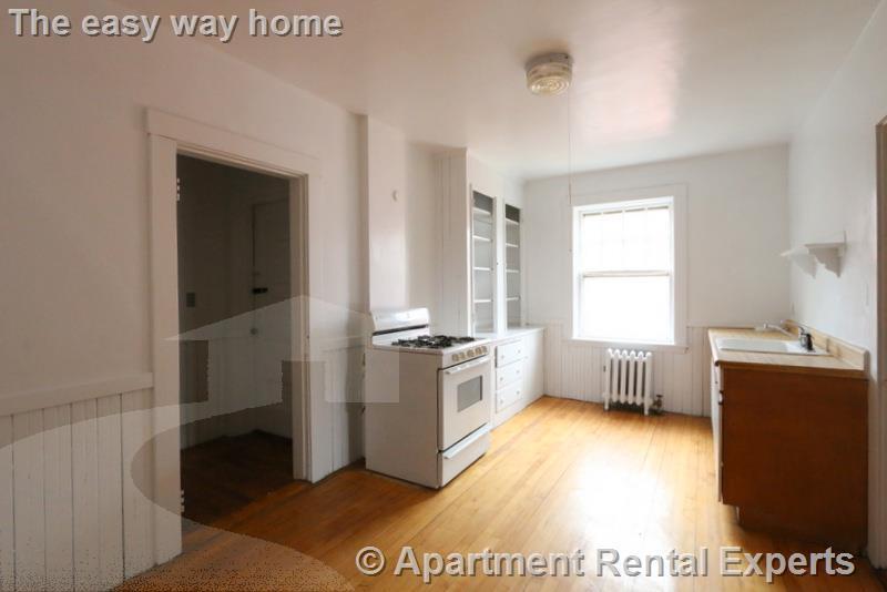 Building Photo - 14 Centre St