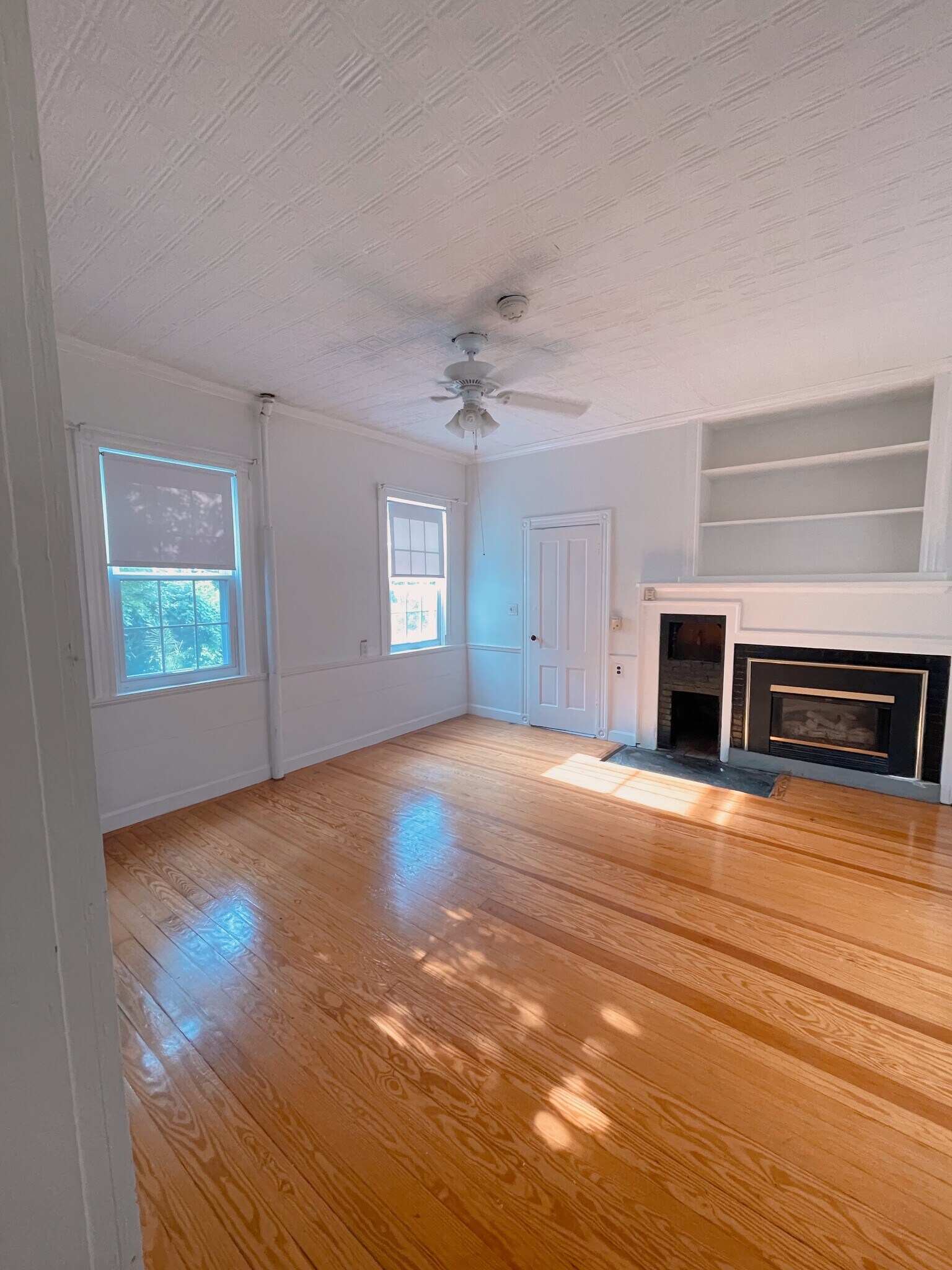 Bedroom 3 with en suite bath - 69 Arnold St