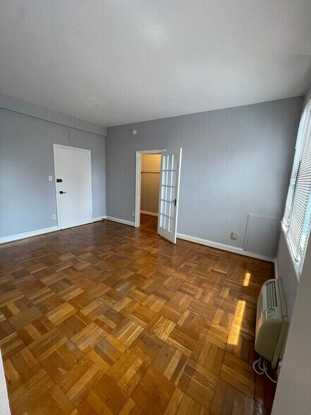 Living Area - 1010 25th St NW