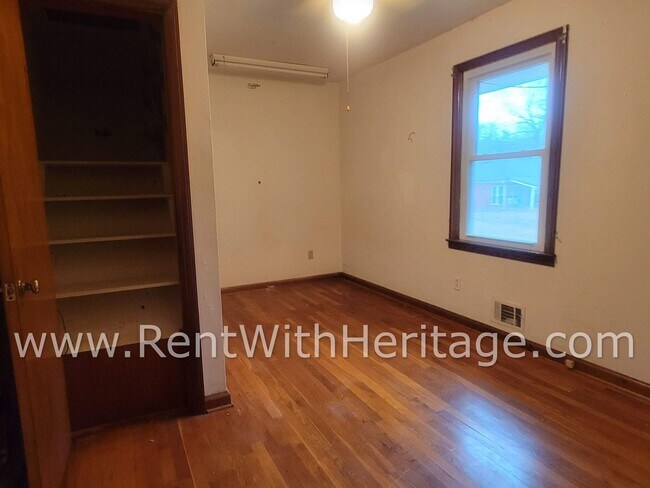 Building Photo - GRAMPA'S BUNGELOW - AWESOME BRICK RANCH WITH FULL UNFINISHED BASEMENT / GREAT LOCATION