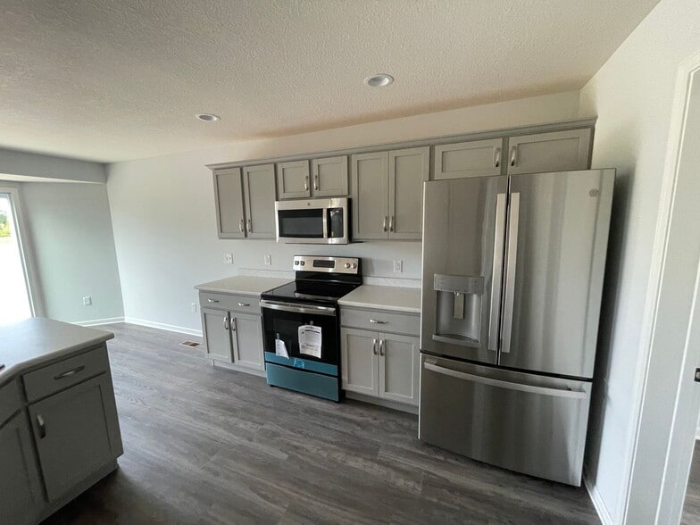 Building Photo - 1646 Teniente Ct