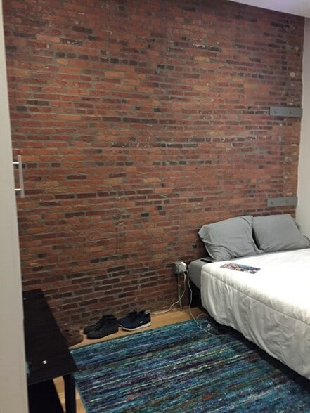 Building Photo - 144 Bowdoin St