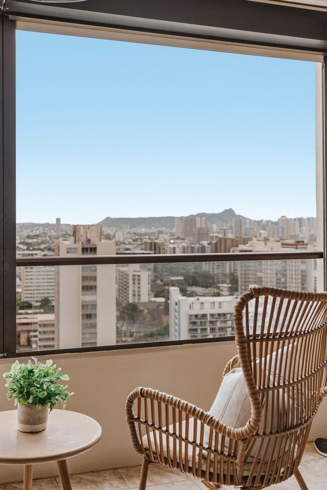 Building Photo - Mott Smith Laniloa