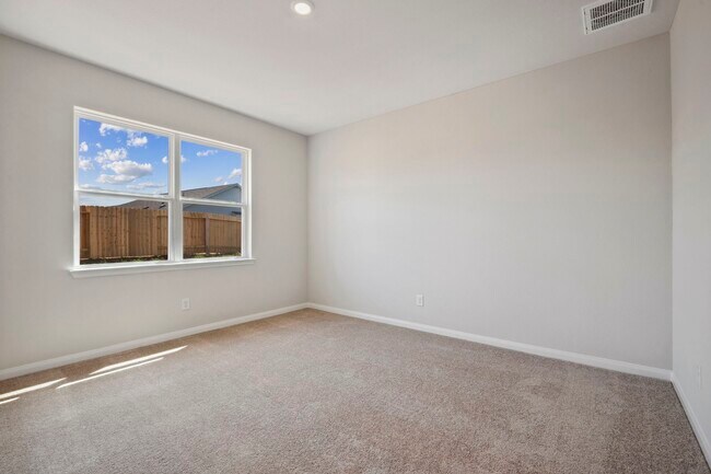 Building Photo - 335 Kingston Wy