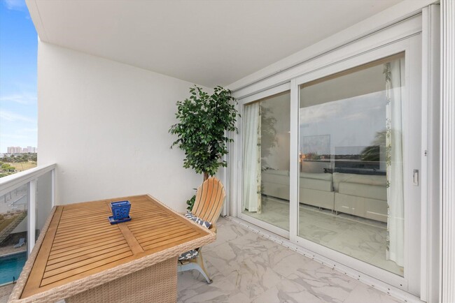 Building Photo - 2800 N Flagler Dr