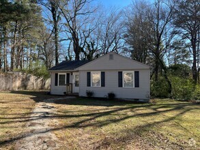 Building Photo - Charming Three Bedroom Single Family Home ...