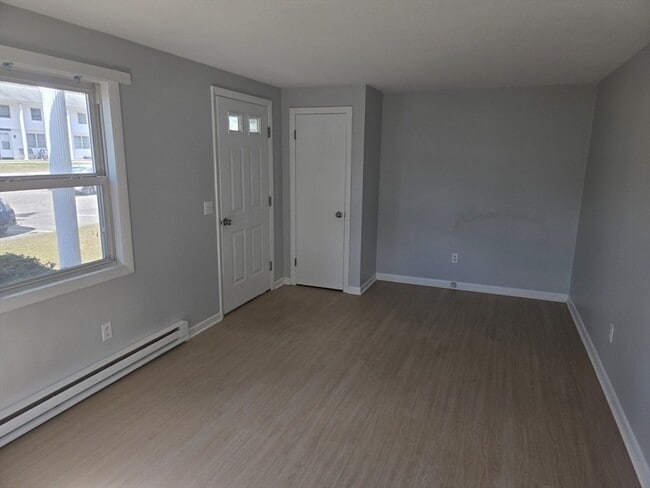 Building Photo - 0 Town House Ct