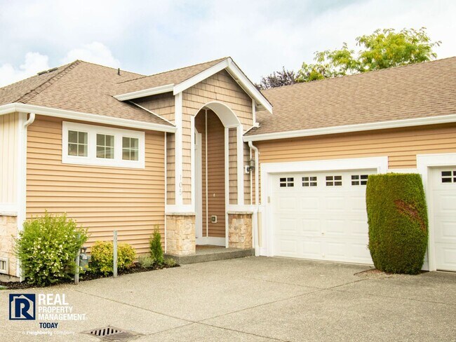 Building Photo - Beautifully Remodeled Modern 3-Bedroom TownHome with Fenced Yard & Garage in Orting
