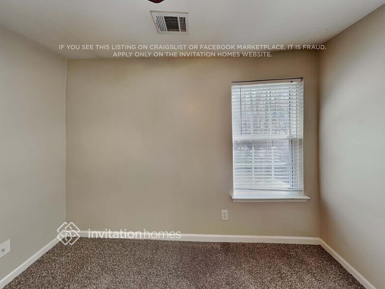 Building Photo - 920 Lakeside Ct