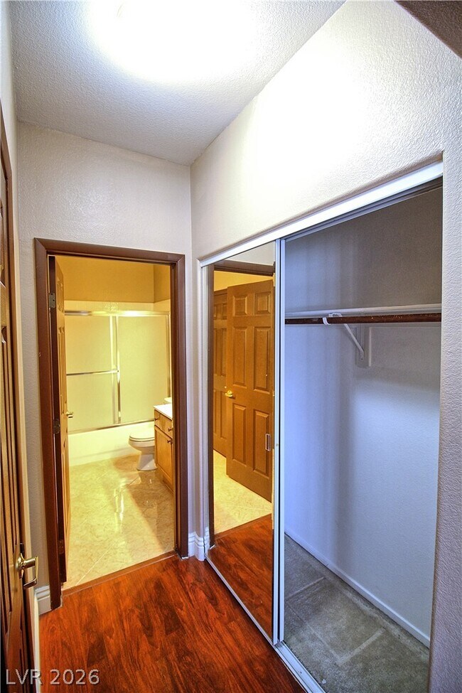 Building Photo - 401 Pine Haven St