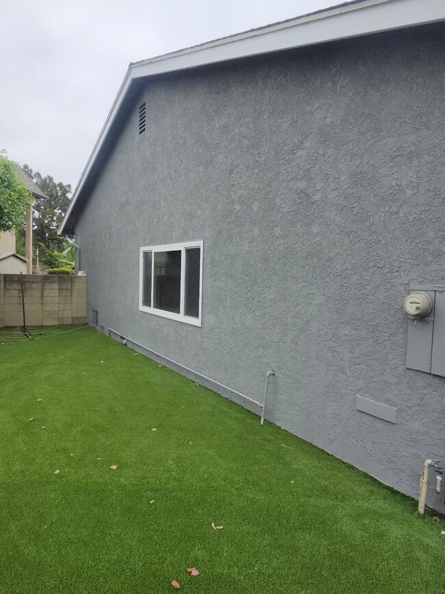 Building Photo - 4565 Almond Ave
