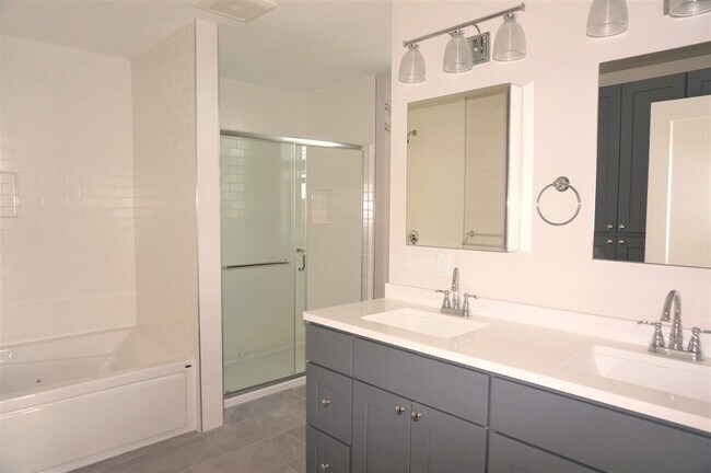 Building Photo - 99 Moody St